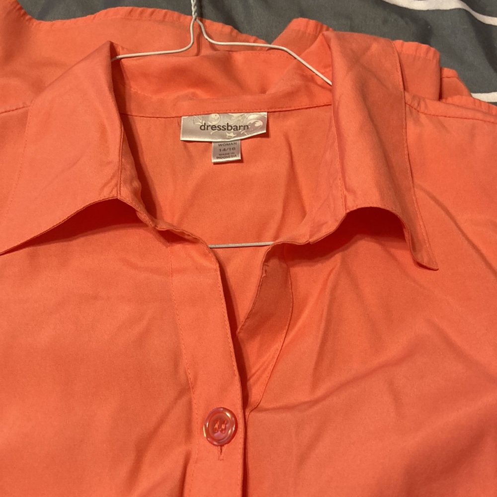 Dressbarn. Button front blouse. Excellent condition. - Picture 2 of 6